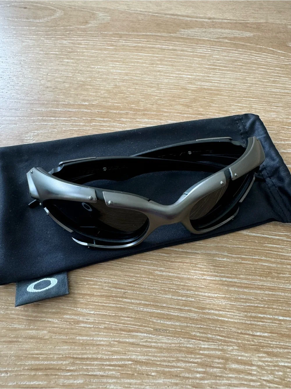 Oakley Plate Polarized Sunglasses Gun Metal Frame Grey Lenses Y2K Gorpcore🔥